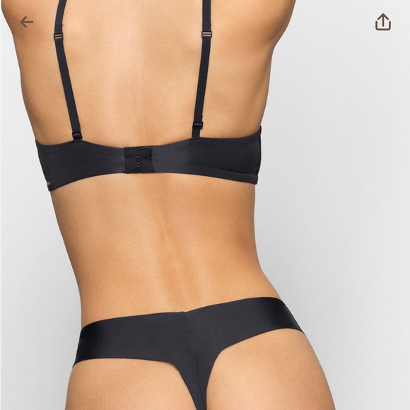 NWT SKIMS wireless form t-shirt demi bra - Picture 3 of 8